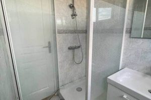 Salle de bain commune d'une chambre privée à louer proche de Orly par Immovibes