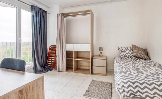 Chambre privée à louer pour séjour court à Evry, proche de Paris