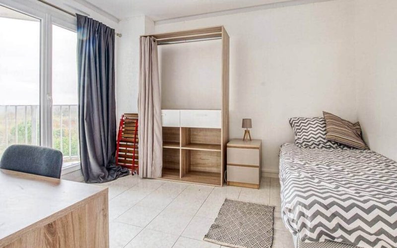 Chambre privée à louer pour séjour court à Evry, proche de Paris
